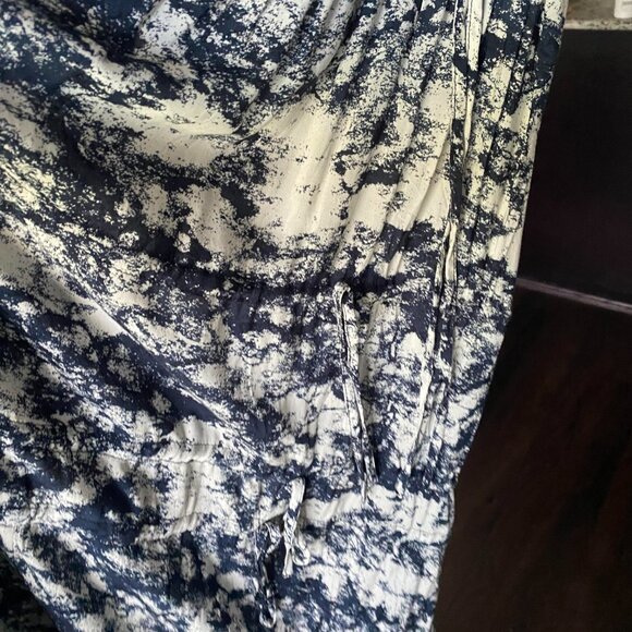 Moon River Blue and White Printed Ruffle Sleeve Maxi Dress Size L - Picture 6 of 8